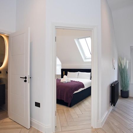 פול Ultra Stylish Apt Set In An Affluent Location מראה חיצוני תמונה