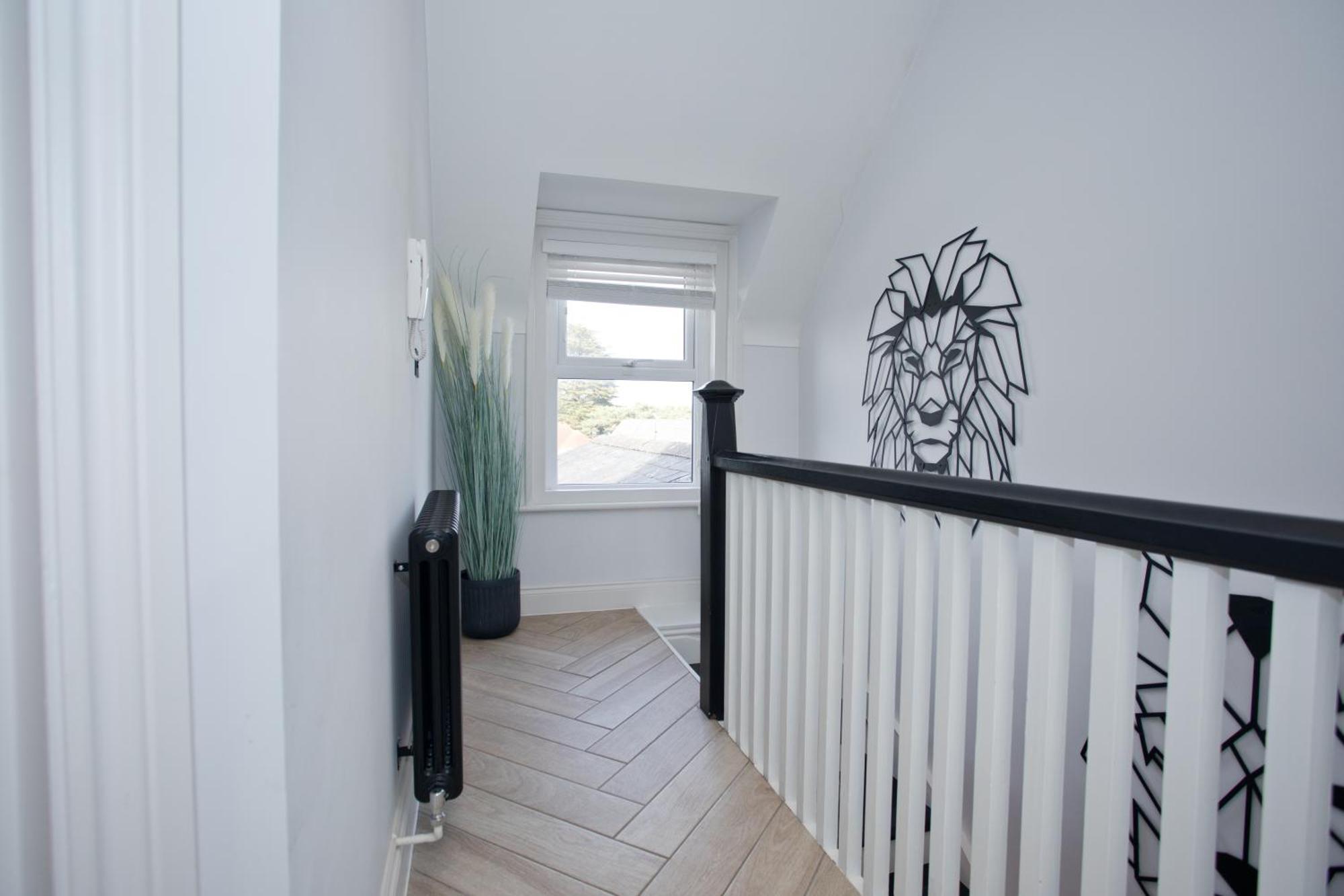 פול Ultra Stylish Apt Set In An Affluent Location מראה חיצוני תמונה