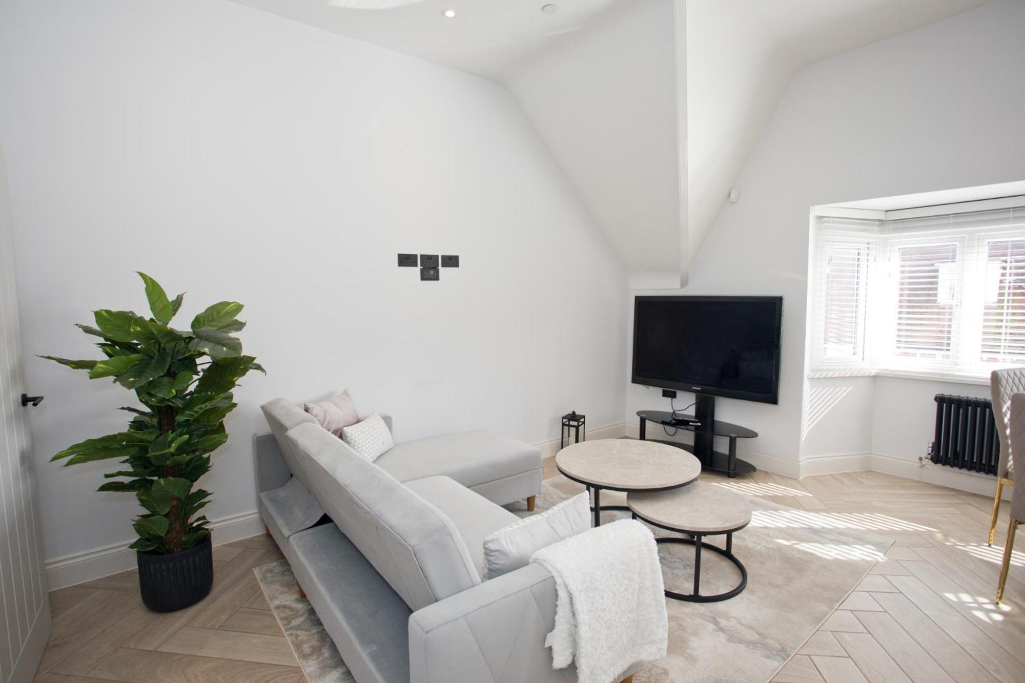 פול Ultra Stylish Apt Set In An Affluent Location מראה חיצוני תמונה