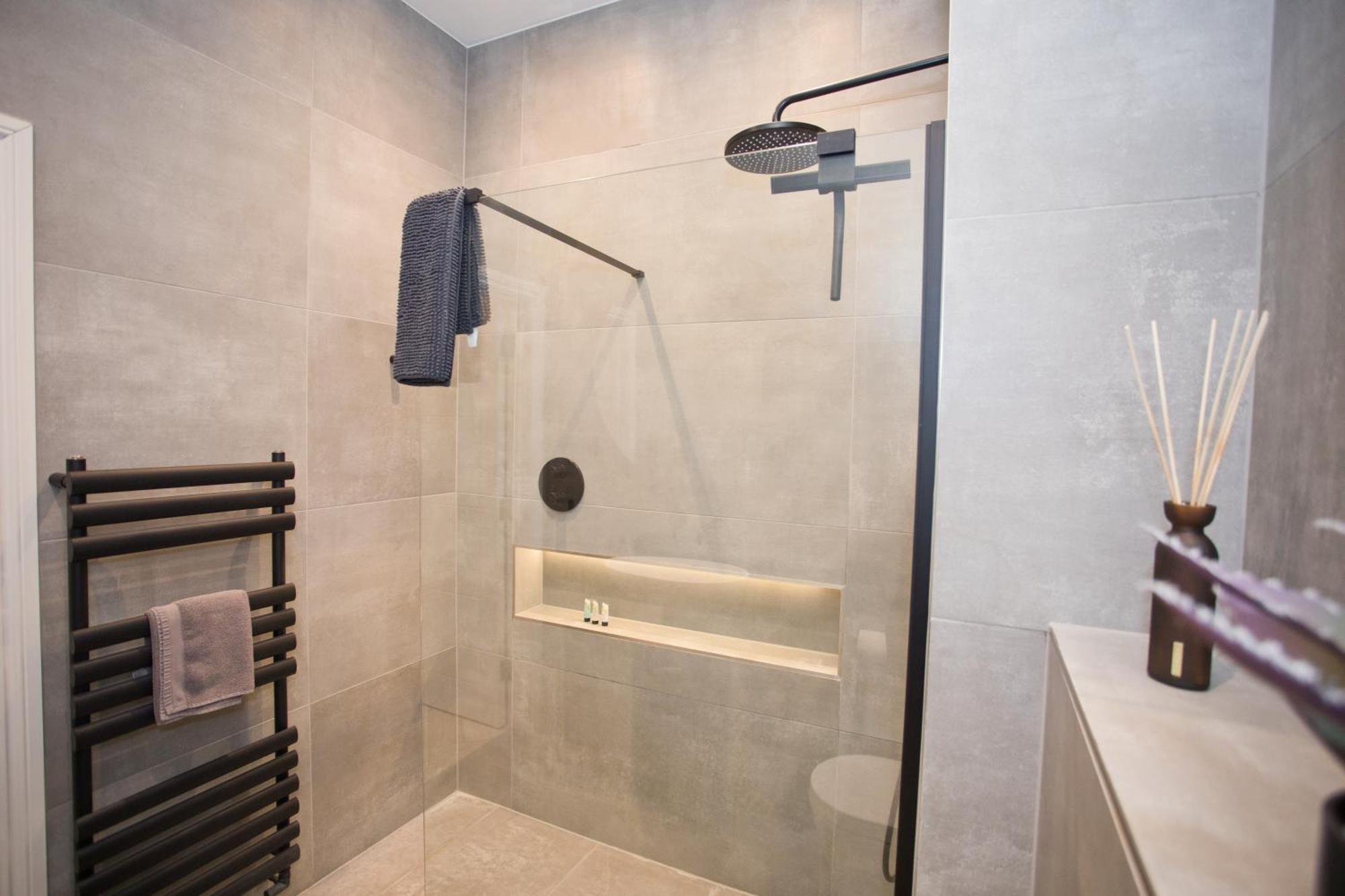 פול Ultra Stylish Apt Set In An Affluent Location מראה חיצוני תמונה