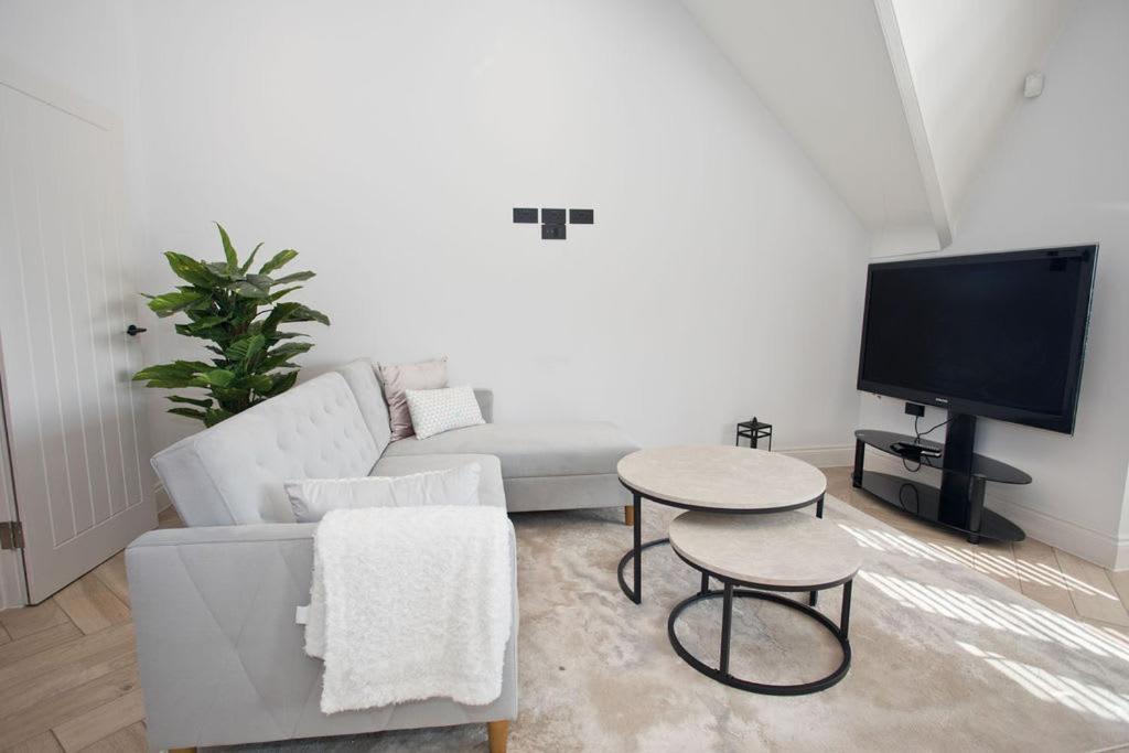 פול Ultra Stylish Apt Set In An Affluent Location מראה חיצוני תמונה