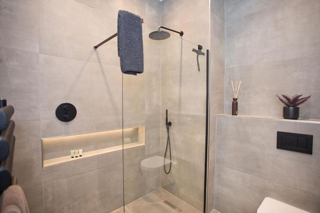 פול Ultra Stylish Apt Set In An Affluent Location מראה חיצוני תמונה