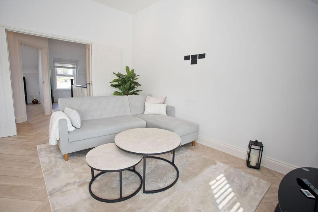 פול Ultra Stylish Apt Set In An Affluent Location מראה חיצוני תמונה